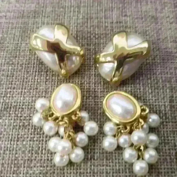 Vintage KJL and LC gold tone with pearl like clip-on earrings set - Picture 5 of 16